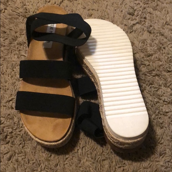Sandals - Picture 3 of 3